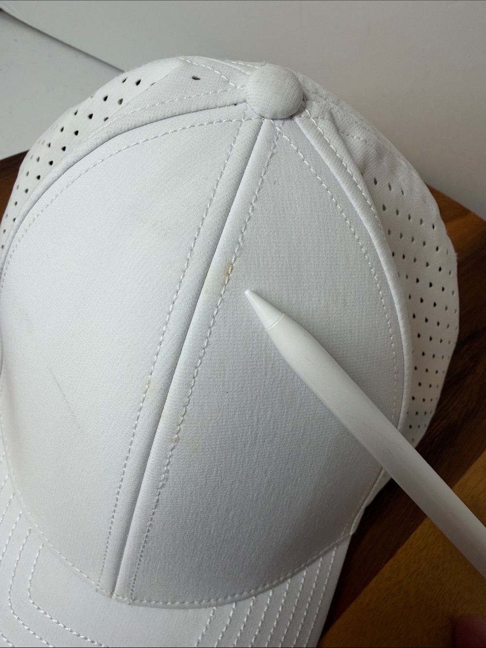 Melin white A-Game Hydro hat, clean, size CL,
Minor stains and discoloration. - Picture 10 of 14